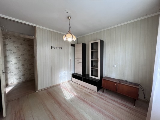 Продам трехкомнатную (3-комн.) квартиру, Дмитровская ул, 33а, Базарово д