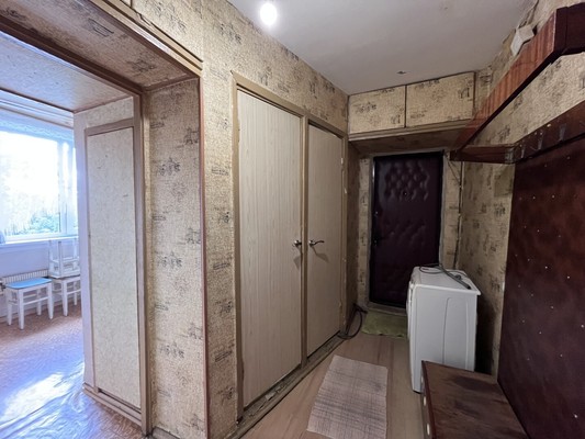 Продам трехкомнатную (3-комн.) квартиру, Дмитровская ул, 33а, Базарово д