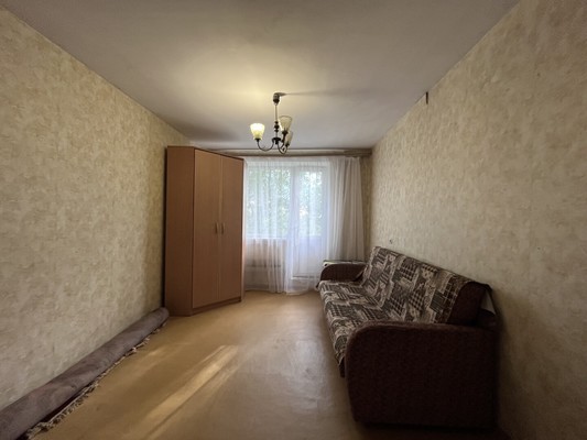 Продам трехкомнатную (3-комн.) квартиру, Дмитровская ул, 33а, Базарово д