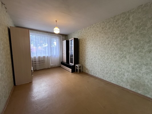 Продам трехкомнатную (3-комн.) квартиру, Дмитровская ул, 33а, Базарово д