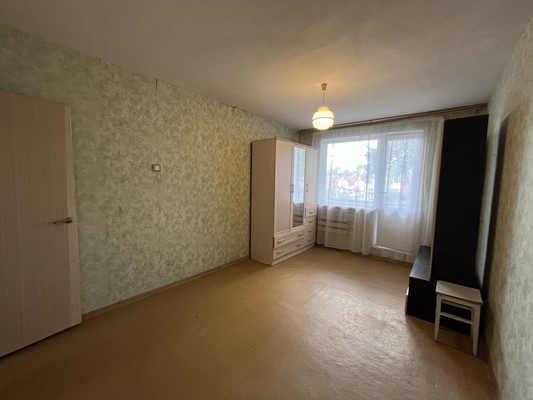 Продам трехкомнатную (3-комн.) квартиру, Дмитровская ул, 33а, Базарово д