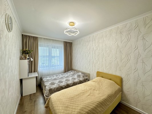 Продам трехкомнатную (3-комн.) квартиру, Свободы (Мирный мкр.) ул, 5, Мирный п