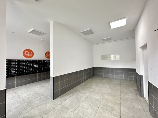 Продам трехкомнатную (3-комн.) квартиру, Свободы (Мирный мкр.) ул, 5, Мирный п