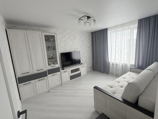 Продам двухкомнатную (2-комн.) квартиру, В мкр, 12, Троицк г