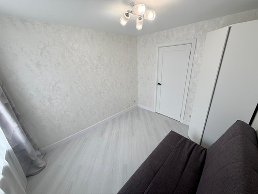 Продам двухкомнатную (2-комн.) квартиру, В мкр, 12, Троицк г