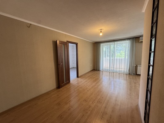 Продам двухкомнатную (2-комн.) квартиру, Коммунистический пр-кт, 2к1, Ростов-на-Дону г