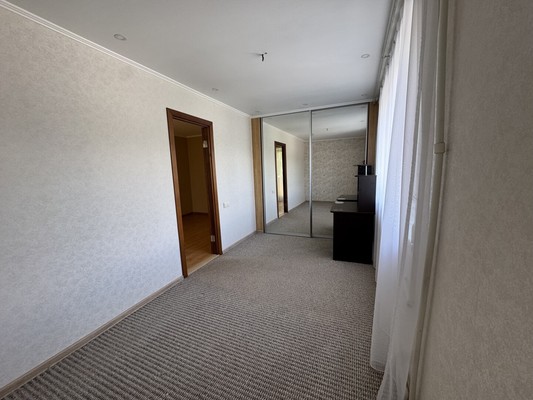 Продам двухкомнатную (2-комн.) квартиру, Коммунистический пр-кт, 2к1, Ростов-на-Дону г
