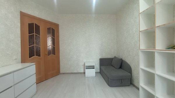Продам двухкомнатную (2-комн.) квартиру, Оборонная ул, 2к5, Мурино п