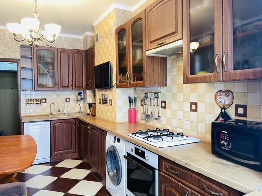 Продам трехкомнатную (3-комн.) квартиру, О.Кошевого ул, 15, Калининград г