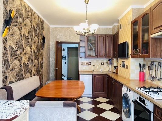Продам трехкомнатную (3-комн.) квартиру, О.Кошевого ул, 15, Калининград г