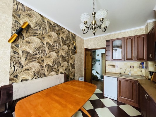 Продам трехкомнатную (3-комн.) квартиру, О.Кошевого ул, 15, Калининград г