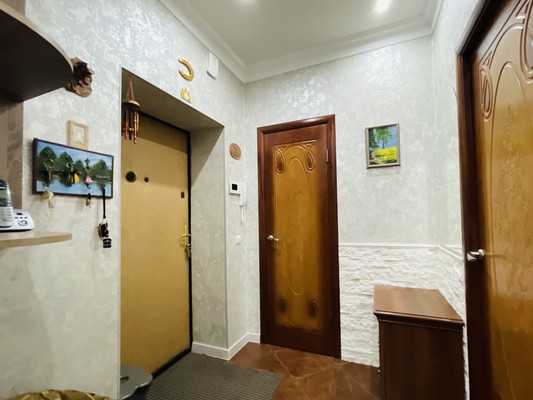 Продам трехкомнатную (3-комн.) квартиру, О.Кошевого ул, 15, Калининград г