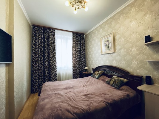 Продам трехкомнатную (3-комн.) квартиру, О.Кошевого ул, 15, Калининград г