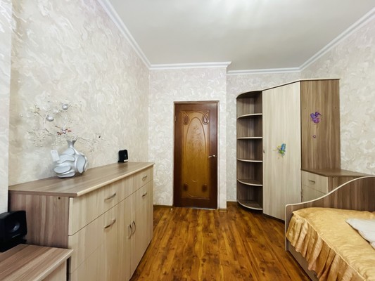 Продам трехкомнатную (3-комн.) квартиру, О.Кошевого ул, 15, Калининград г
