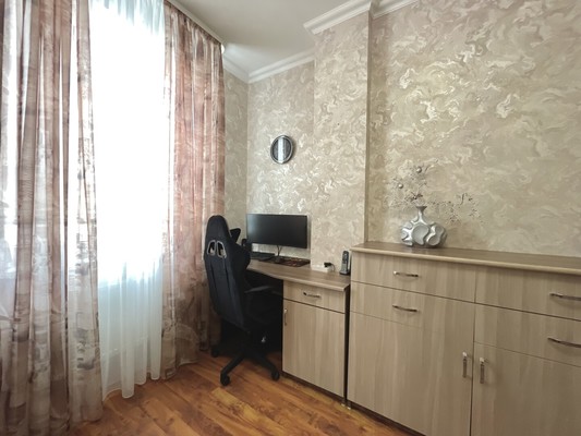 Продам трехкомнатную (3-комн.) квартиру, О.Кошевого ул, 15, Калининград г