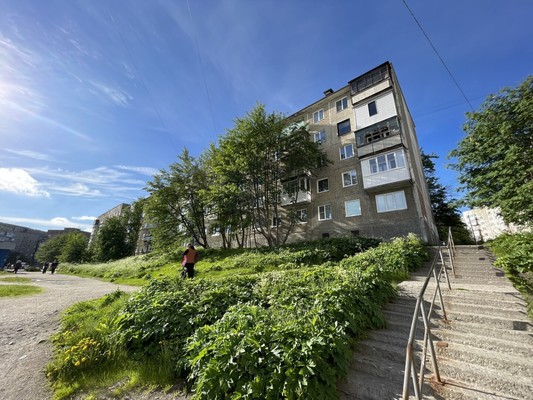Продам двухкомнатную (2-комн.) квартиру, Олега Кошевого ул, 24, Мурманск г