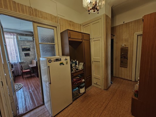 Продам трехкомнатную (3-комн.) квартиру, Ленина ул, 8, Лобня г
