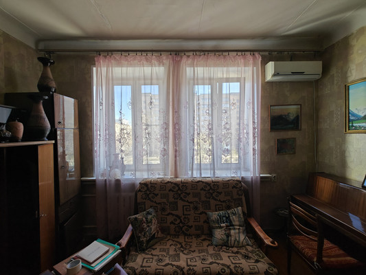 Продам трехкомнатную (3-комн.) квартиру, Ленина ул, 8, Лобня г