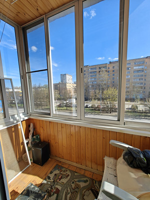 Продам трехкомнатную (3-комн.) квартиру, Ленина ул, 8, Лобня г