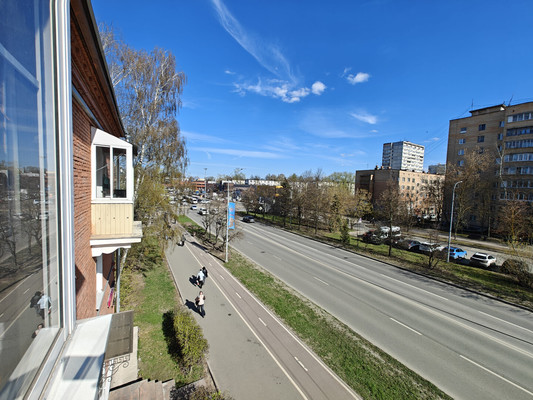 Продам трехкомнатную (3-комн.) квартиру, Ленина ул, 8, Лобня г