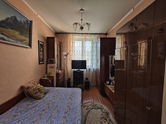 Продам трехкомнатную (3-комн.) квартиру, Ленина ул, 8, Лобня г