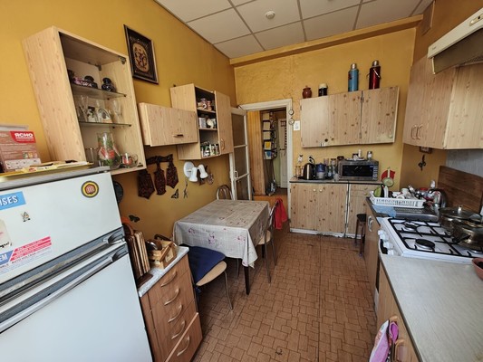 Продам трехкомнатную (3-комн.) квартиру, Ленина ул, 8, Лобня г