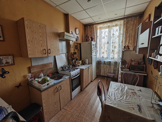 Продам трехкомнатную (3-комн.) квартиру, Ленина ул, 8, Лобня г