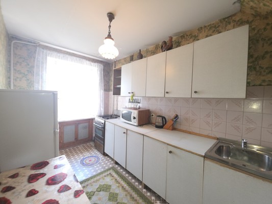 Продам трехкомнатную (3-комн.) квартиру, Карла Маркса ул, 24, Ишим г