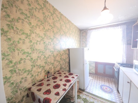 Продам трехкомнатную (3-комн.) квартиру, Карла Маркса ул, 24, Ишим г