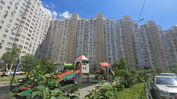 Продам трехкомнатную (3-комн.) квартиру, Южная ул, 14, Дрожжино рп