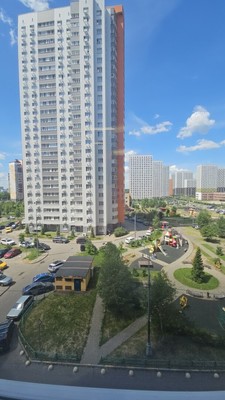 Продам трехкомнатную (3-комн.) квартиру, Южная ул, 14, Дрожжино рп