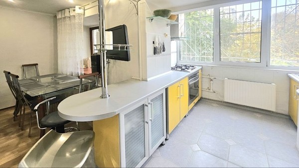 Продам двухкомнатную (2-комн.) квартиру, Красная ул, 29, Краснодар г