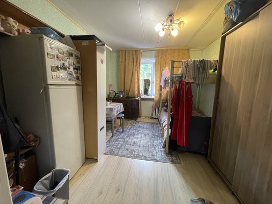 Продам комнату в 8-комн. квартире, Школьная ул, 4, Ангелово с