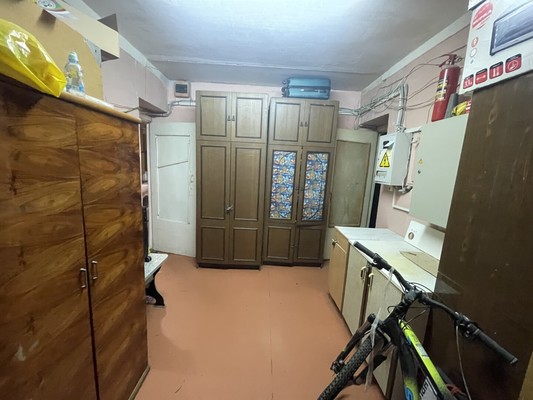 Продам комнату в 8-комн. квартире, Школьная ул, 4, Ангелово с