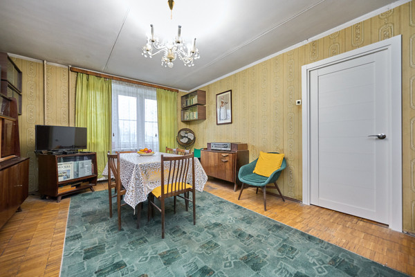 Продам двухкомнатную (2-комн.) квартиру, Просторная ул, 6, Москва г
