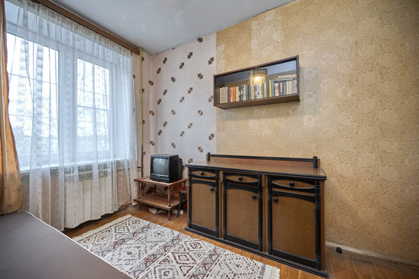 Продам двухкомнатную (2-комн.) квартиру, Просторная ул, 6, Москва г
