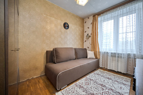 Продам двухкомнатную (2-комн.) квартиру, Просторная ул, 6, Москва г