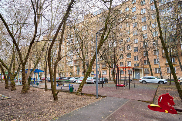 Продам двухкомнатную (2-комн.) квартиру, Просторная ул, 6, Москва г