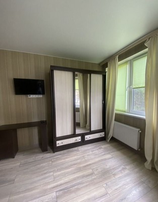 Продам однокомнатную (1-комн.) квартиру, Крымской весны ул, 1к5, Мирное с