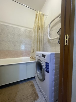 Продам двухкомнатную (2-комн.) квартиру, Ангарская ул, 45к3, Москва г