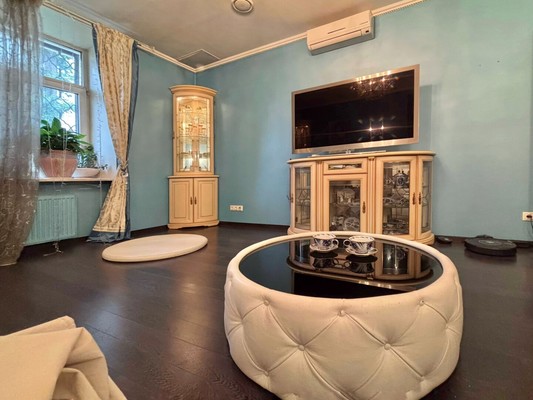 Продам трехкомнатную (3-комн.) квартиру, Соловьева ул, 14, Пермь г