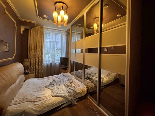 Продам трехкомнатную (3-комн.) квартиру, Соловьева ул, 14, Пермь г