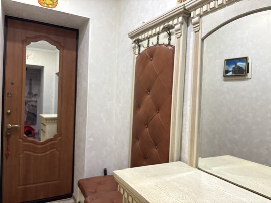 Продам трехкомнатную (3-комн.) квартиру, Соловьева ул, 14, Пермь г