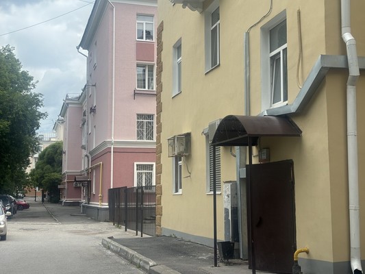 Продам трехкомнатную (3-комн.) квартиру, Соловьева ул, 14, Пермь г