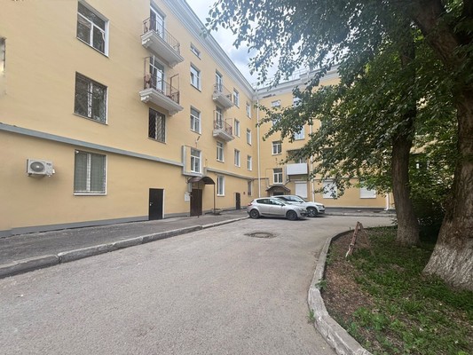 Продам трехкомнатную (3-комн.) квартиру, Соловьева ул, 14, Пермь г