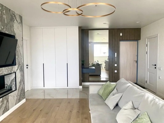 Продам трехкомнатную (3-комн.) квартиру, Бондаренко ул, 34, Казань г