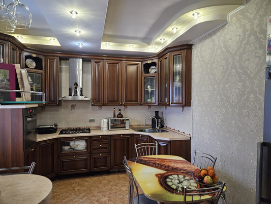 Продам трехкомнатную (3-комн.) квартиру, Меридианная ул, 3А, Казань г