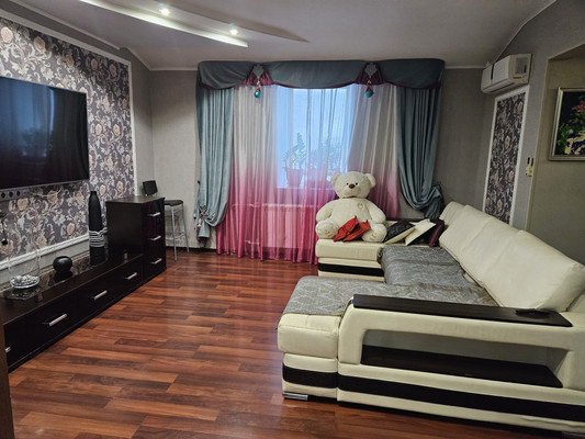 Продам трехкомнатную (3-комн.) квартиру, Меридианная ул, 3А, Казань г
