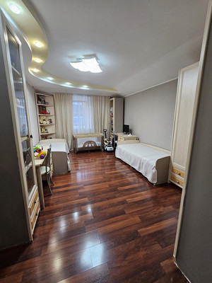 Продам трехкомнатную (3-комн.) квартиру, Меридианная ул, 3А, Казань г