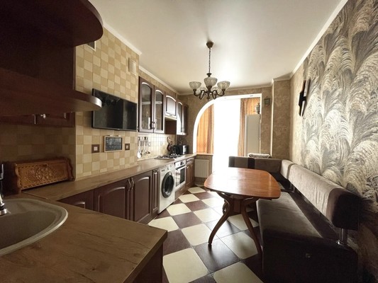 Продам трехкомнатную (3-комн.) квартиру, О.Кошевого ул, 15, Калининград г